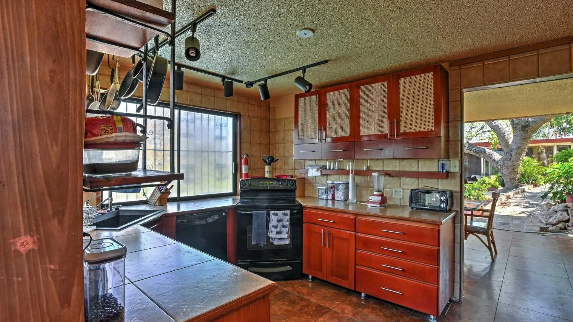 Feriehus Tropical Ponce Home With Private Outdoor Oasis!